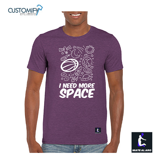 Camiseta Unisex Basketball I.Need.More.Space, Mate Al Aro, color Purple