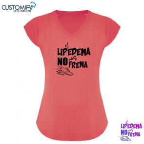 Camiseta MC. técnica multi-deporte estilo manga ranglan. Cuello pico, Mujer Coral EL LIPEDEMA NO NOS FRENA